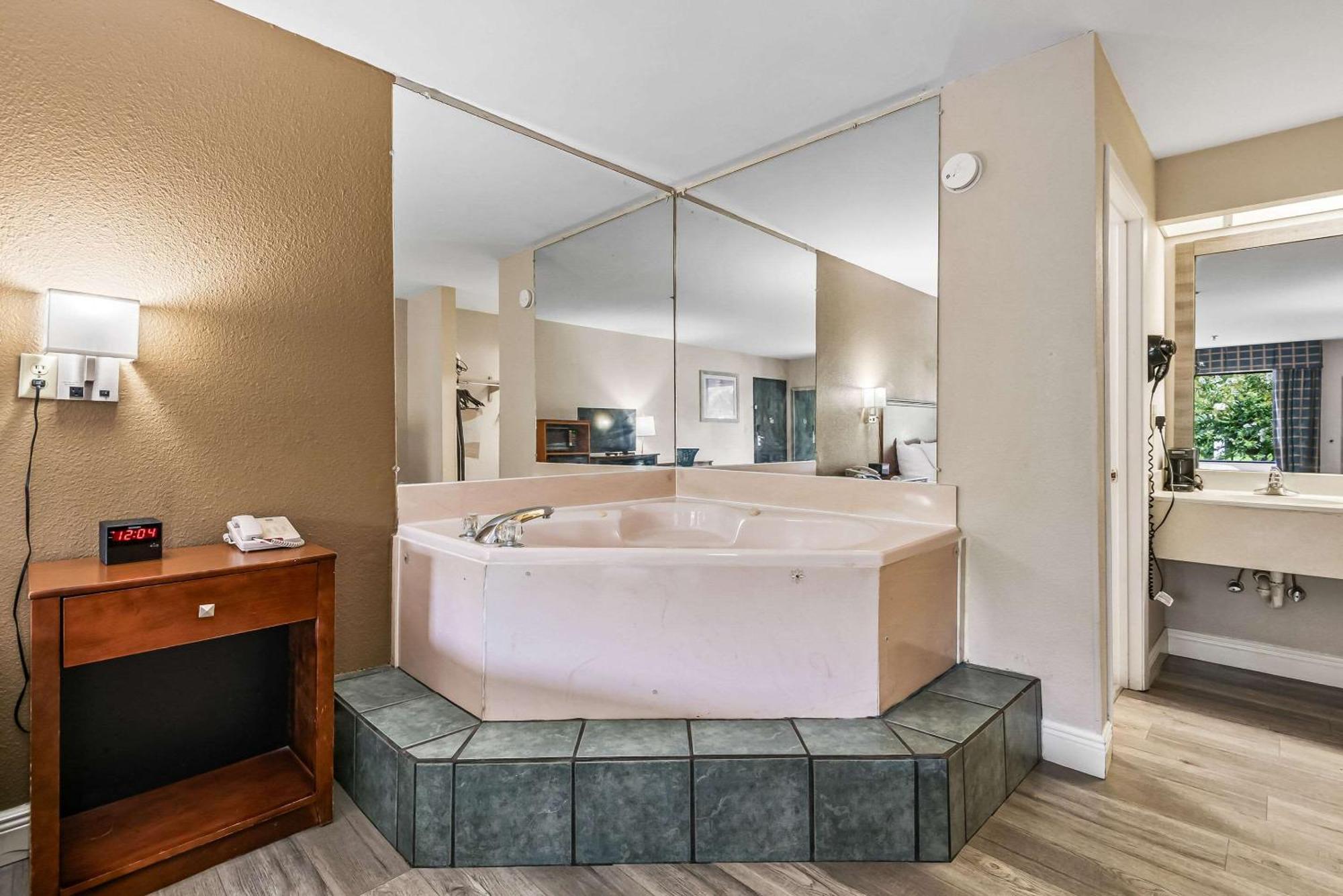 Quality Inn Quincy - Tallahassee West エクステリア 写真